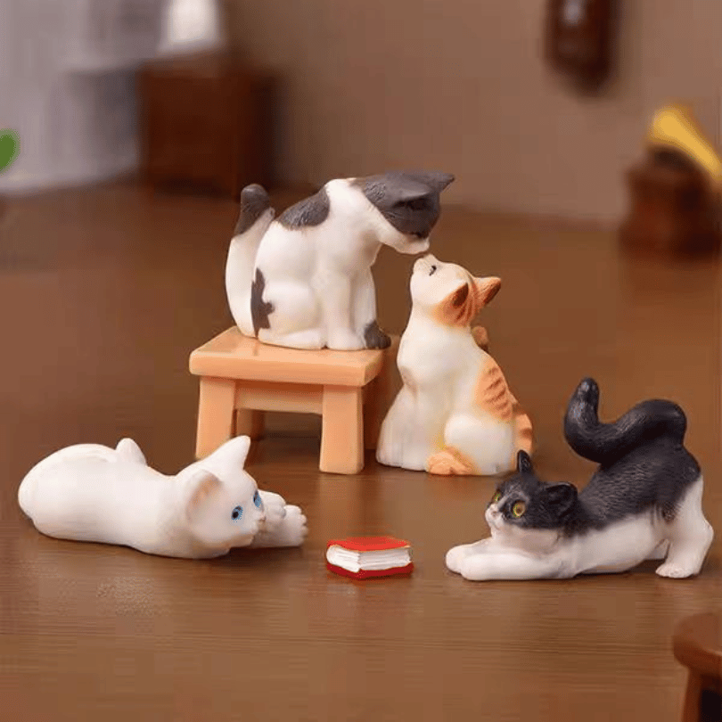 Kitten Playing Scene Figurine