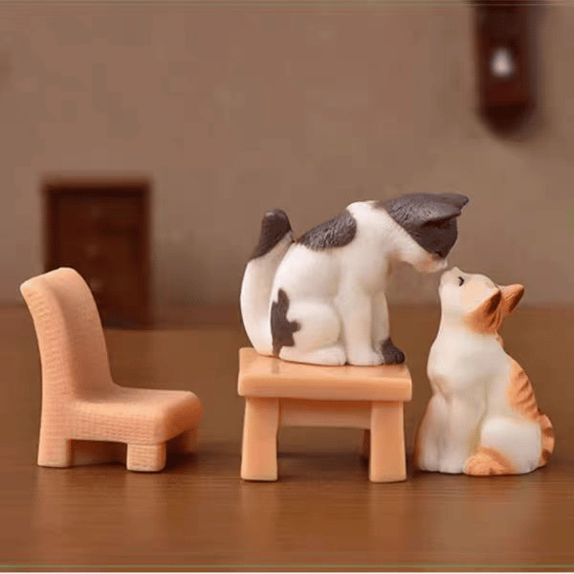 Kitten Playing Scene Figurine