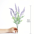 Composizione floreale artificiale realistica